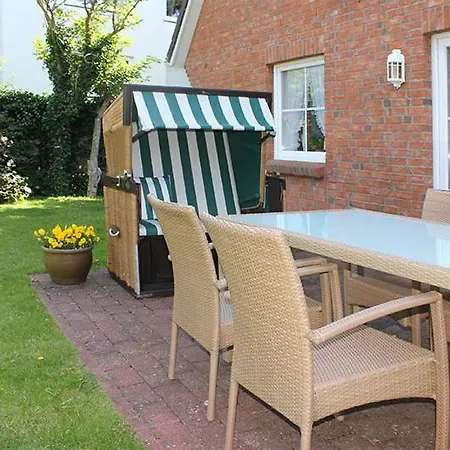 Krabbe Ist Ein Kleines Gemutliches Feriendomizil Fur 4 Personen Im Haus Vogelsang. Westerland